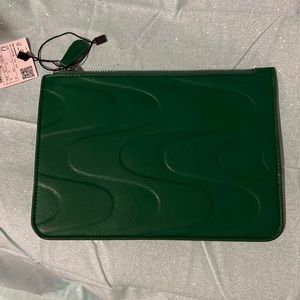 Medium-sized Mango Pouch